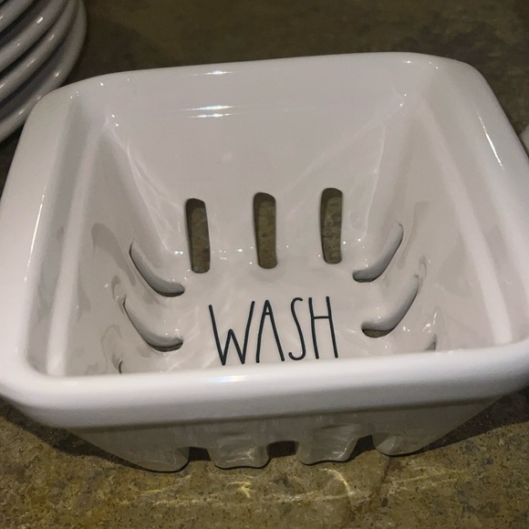 Rae Dunn Rinse Wash colanders - Picture 5 of 5